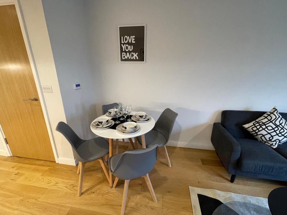 Stunning 2-Bed Apartment In Bristol With Parking Exterior foto